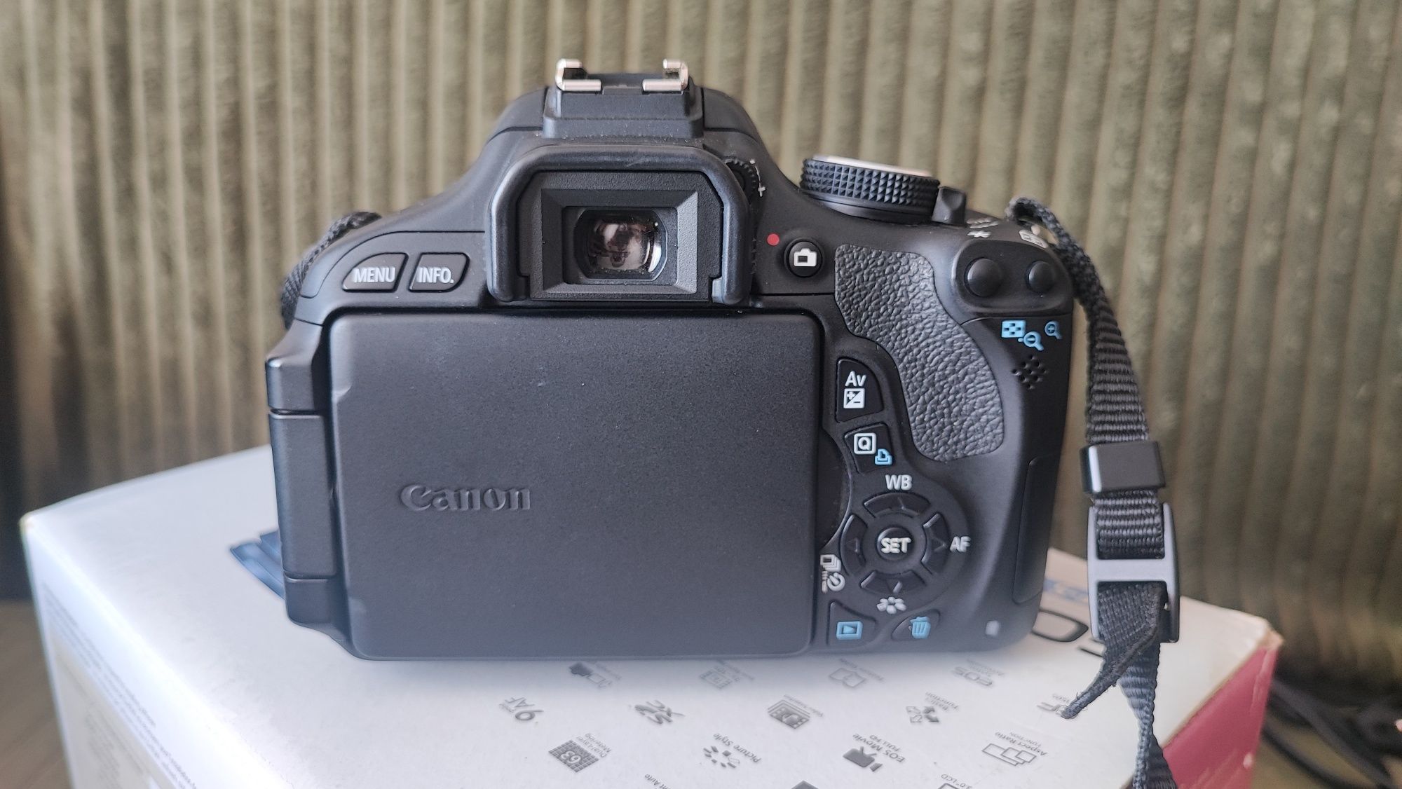 Фотокамера Canon EOS 600D Kit EF-S 18-55 III черный