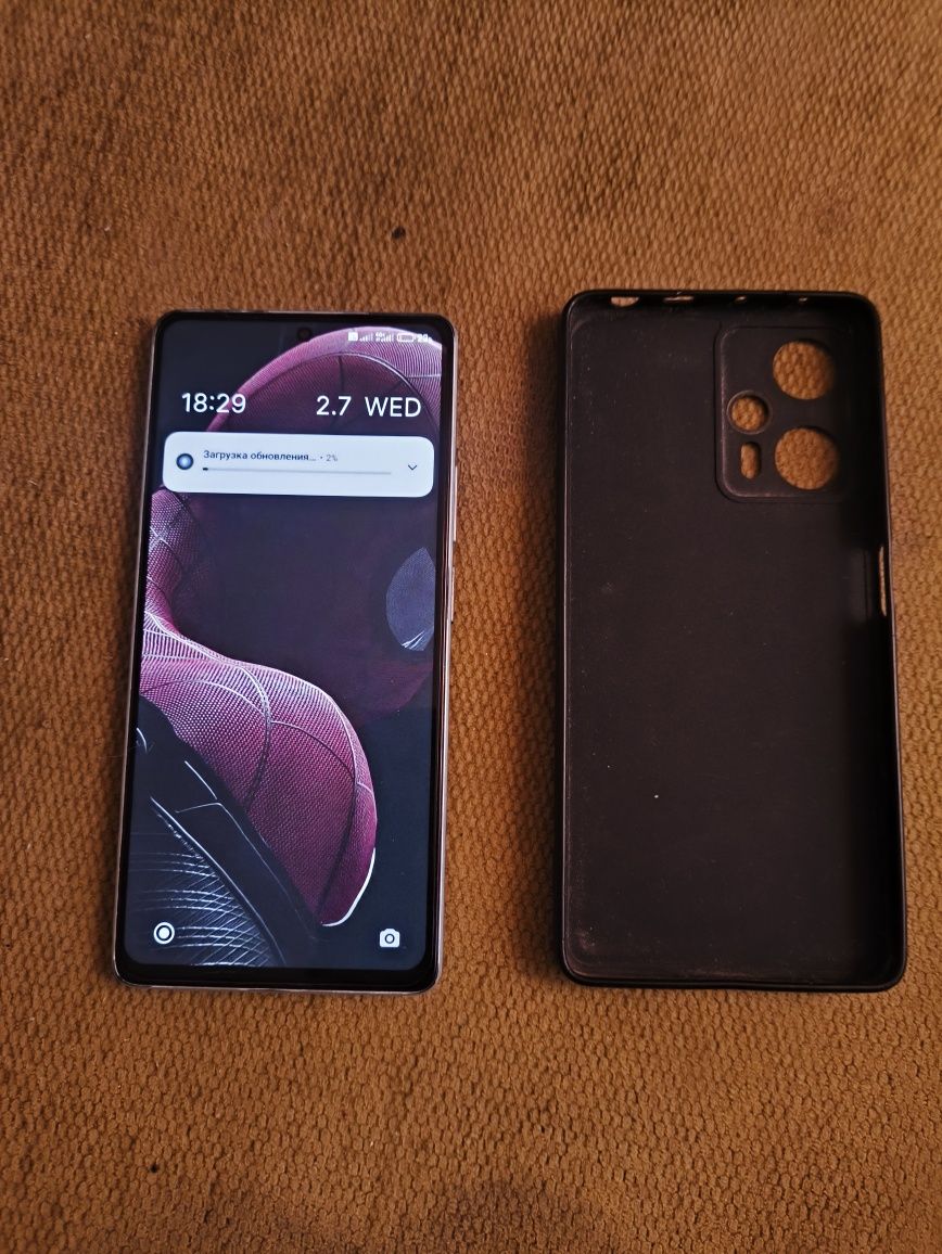 Продам poco f5 в хорошем состоянии