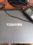 ноутбук Toshiba в рабочем состояние