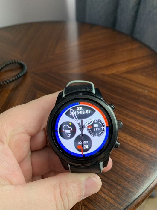 Часы с симкартой и gps с зарядным устройством