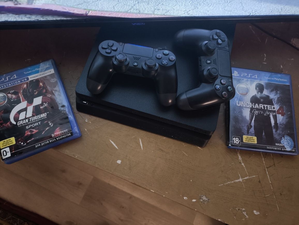 Sony playstation 4 slim