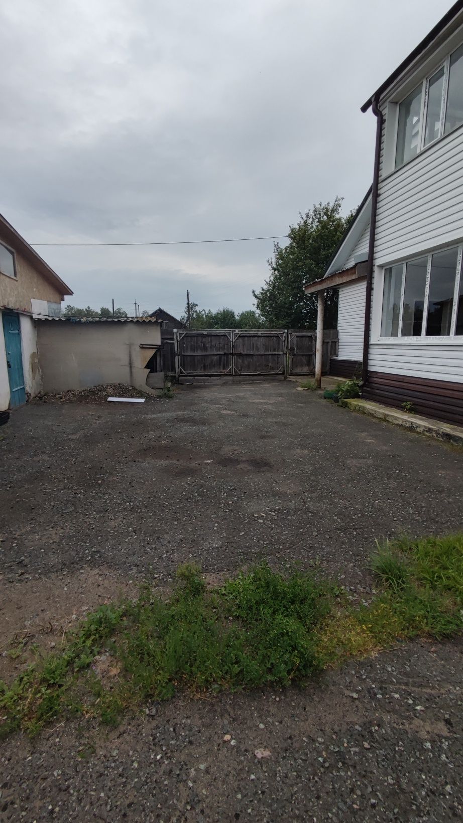 Продам домовладение 2 этажный дом, участок 30 соток. с. Белое.