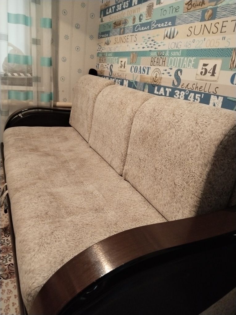 Продам раскладной диван.