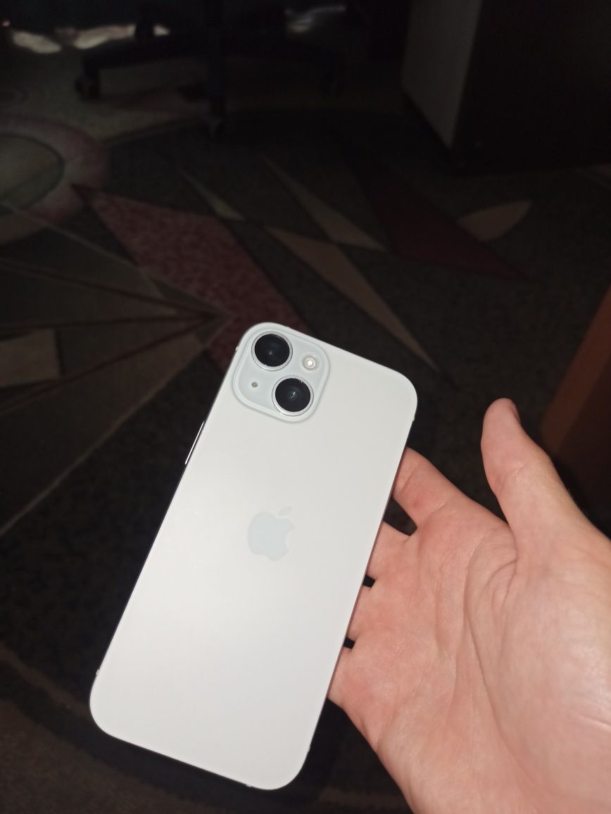 iphone 15 базовая модель 128Гб,  96% акум, 6 месяцев использования