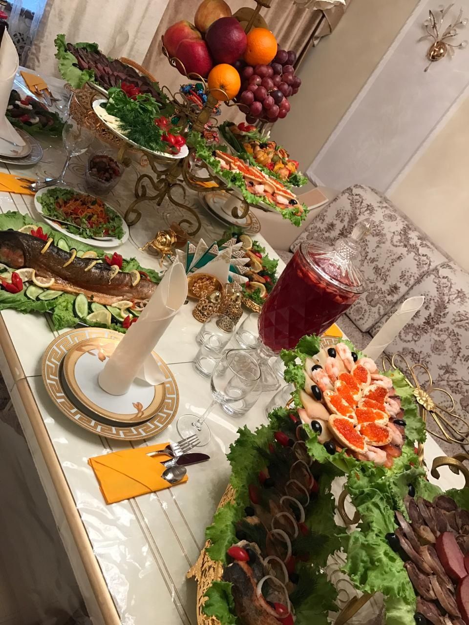 Аренда столов, стульев, чехлов, стол, стул, посуда, ваза, банты,