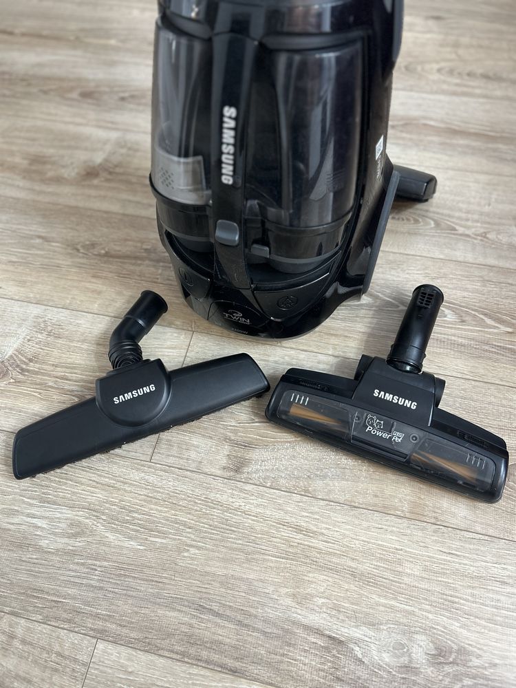 Продаю Пылесос Samsung VCC8874H35/XEV черный