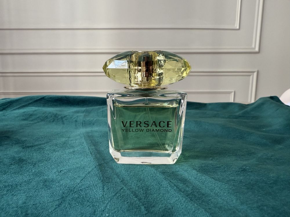 Продаю Versace Bright Crystal Yellow Diamond