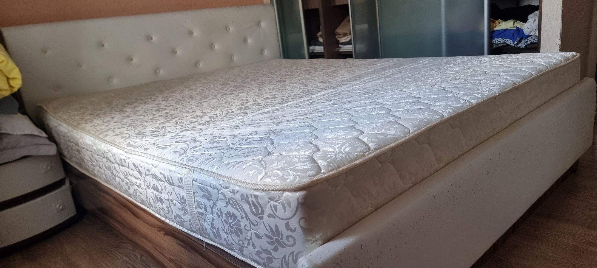 Продам 2-у спальную кровать