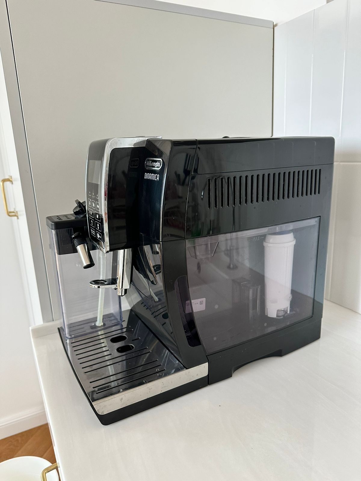 Продается кофемашина Delonghi