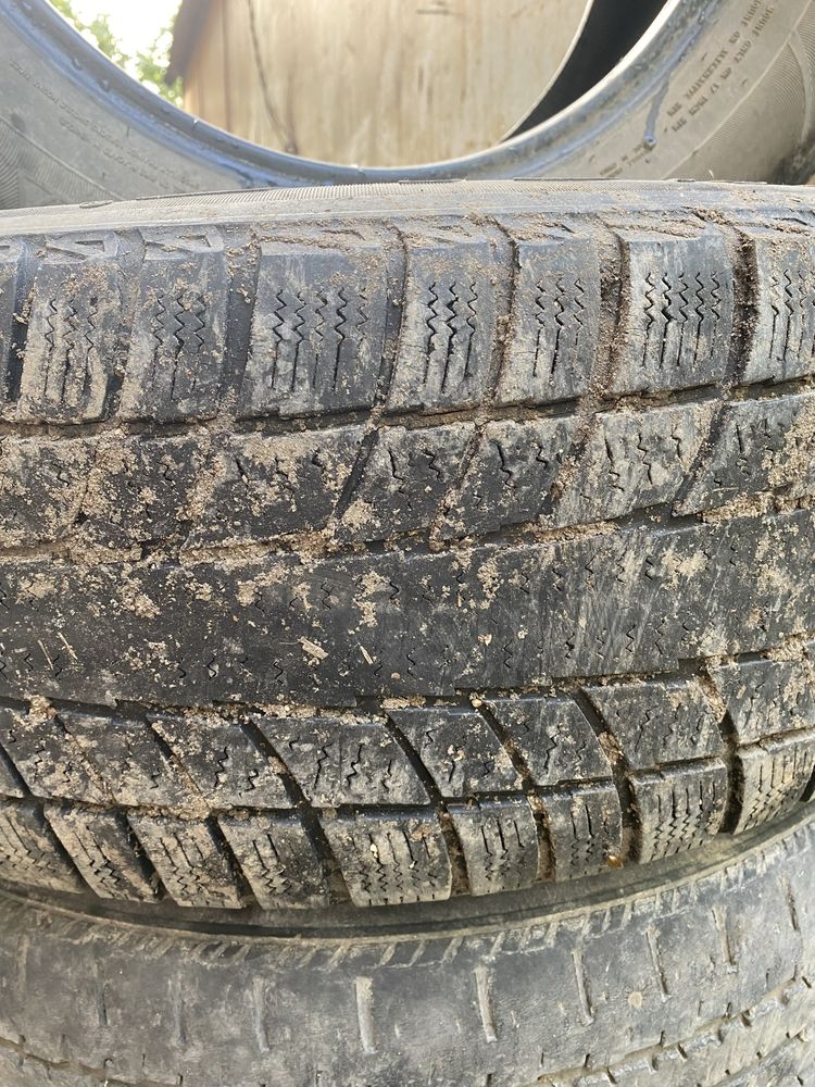 Шины 235*65*R17 зимние
