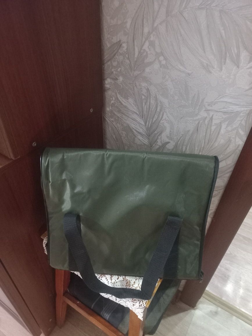 Продам комбензон для собаки,шлейку с поводком ,переноску