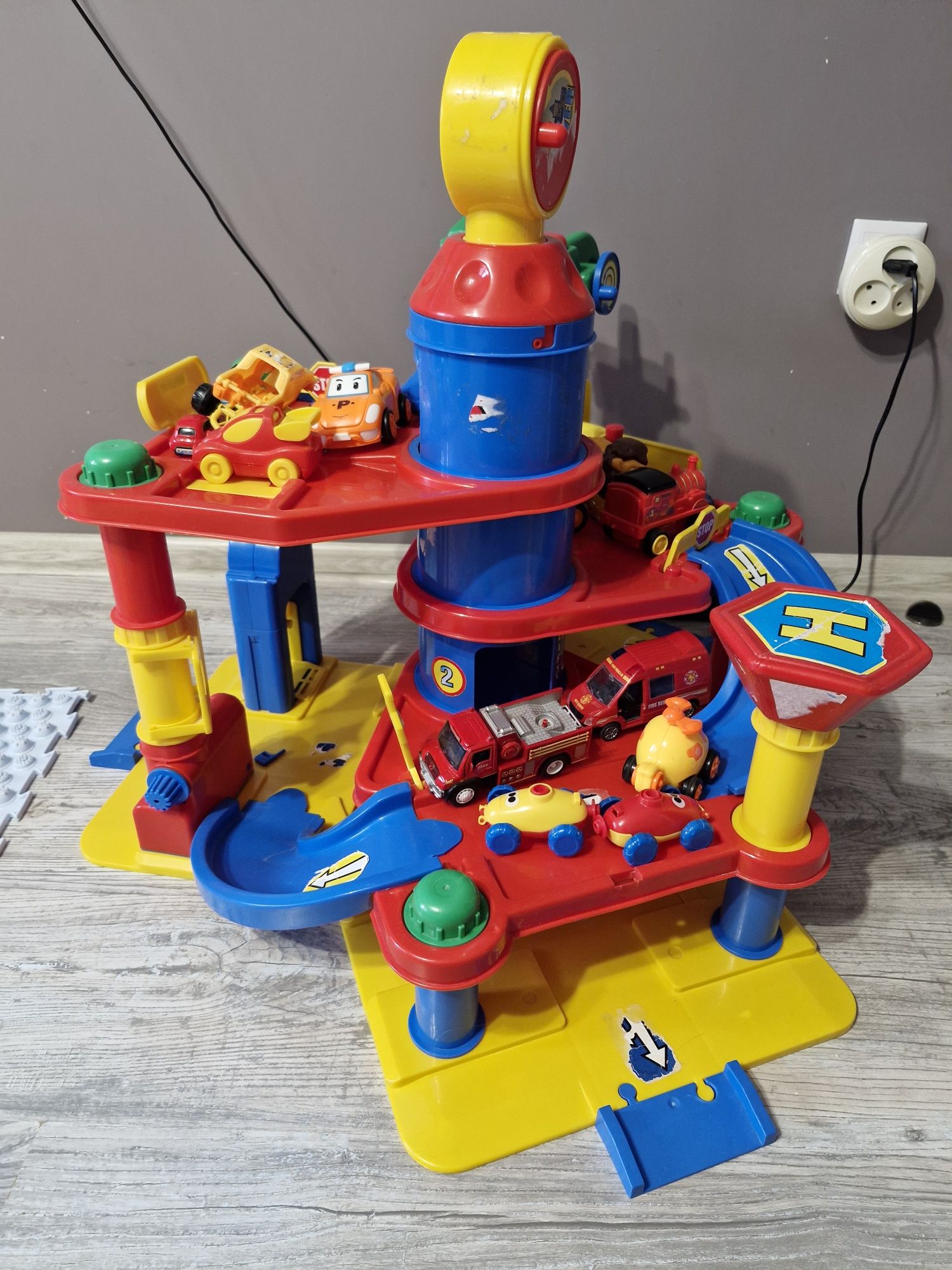 Игрушка детская паркинг СРОЧНО