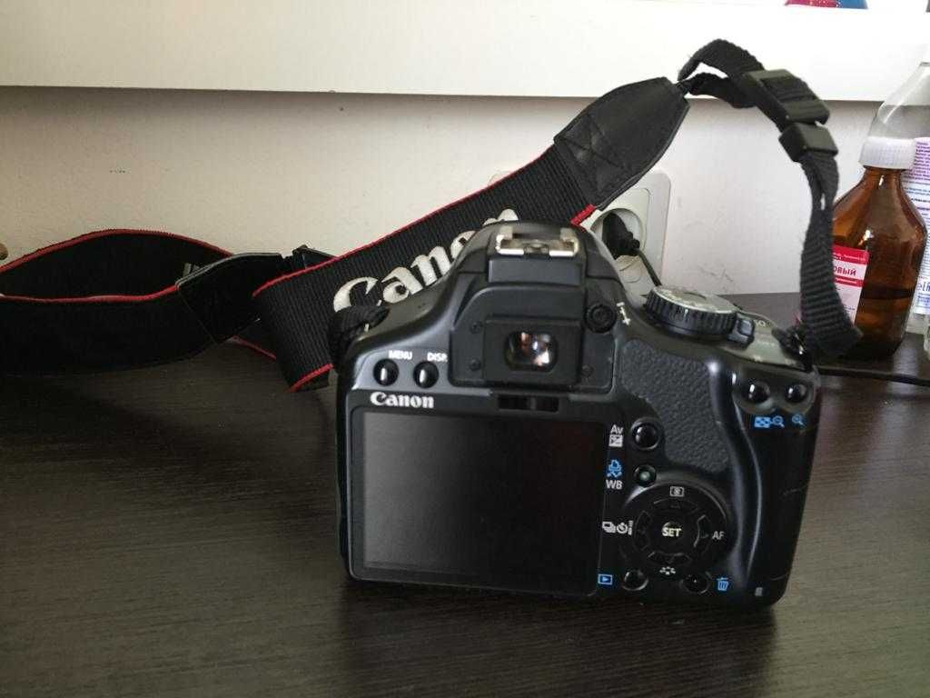Продам почти новый, отличный цифровой фотоаппарат CANON 450D.