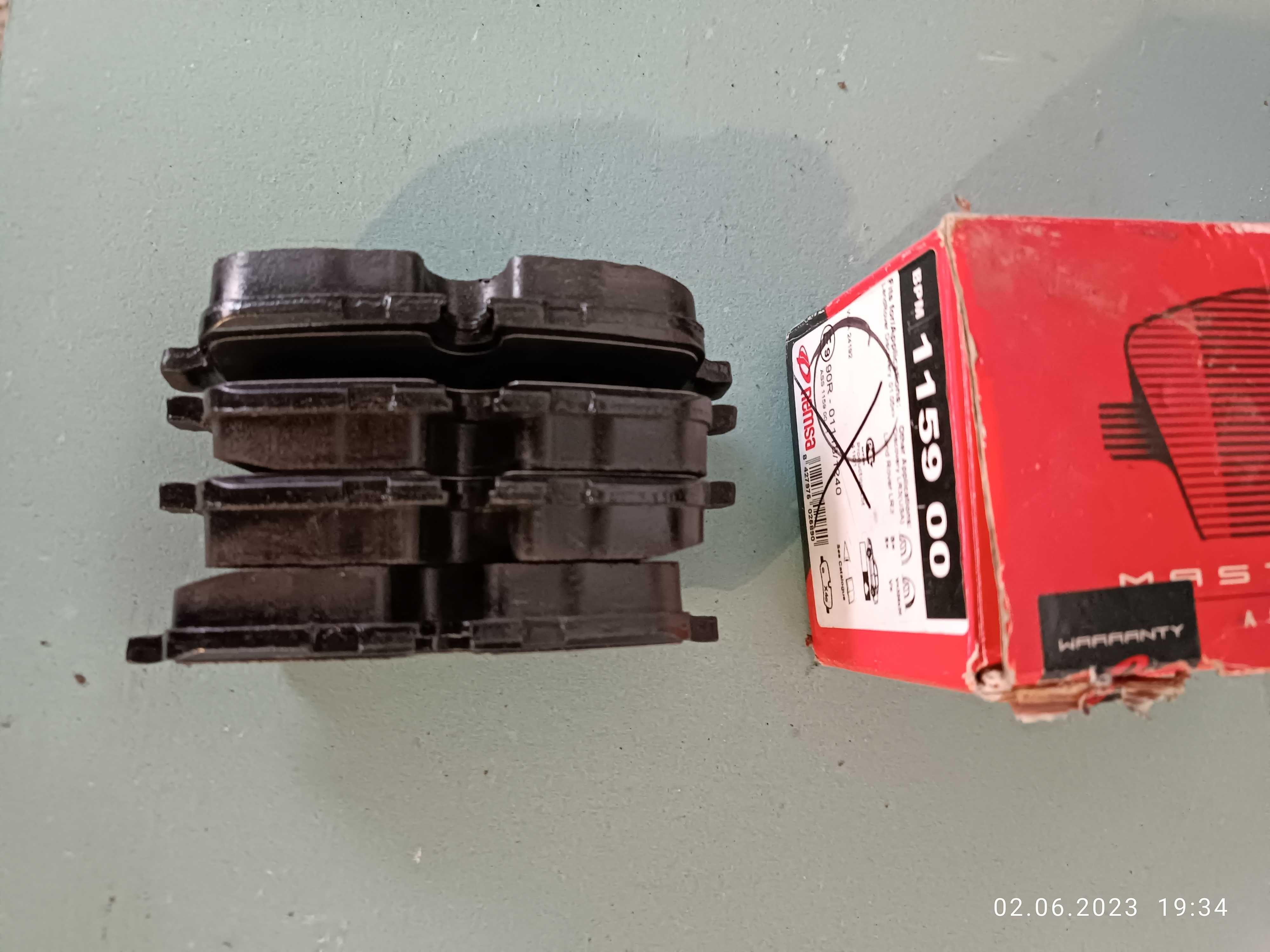 Тормозные Колодки комплект с датчиками ABS на Range Rover .