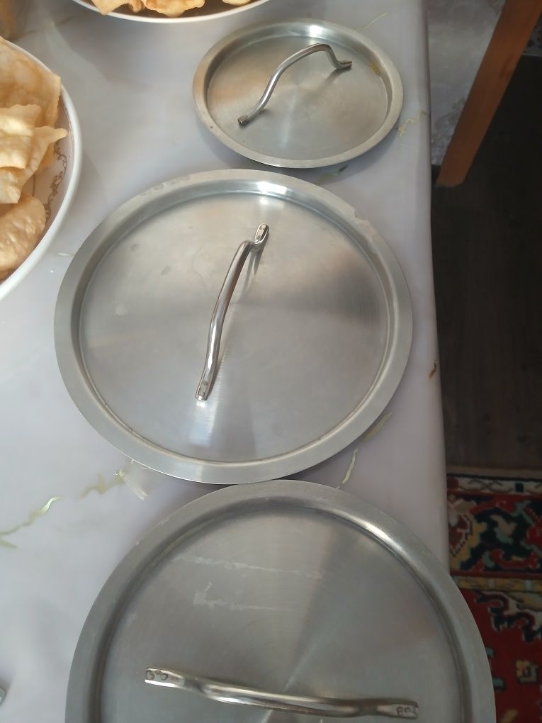 Металлические крышки от Казанов и кастрюль