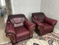 Продам 2 кожанных кресел.