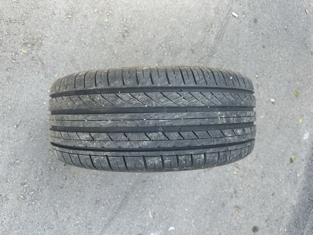 Шины R15 205/50 в отличном состоянии