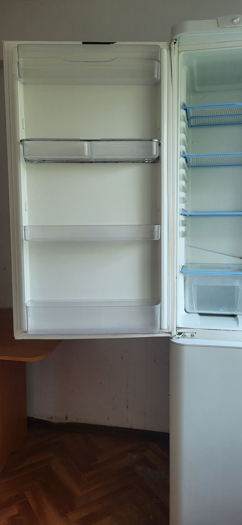 Холодильник Indesit