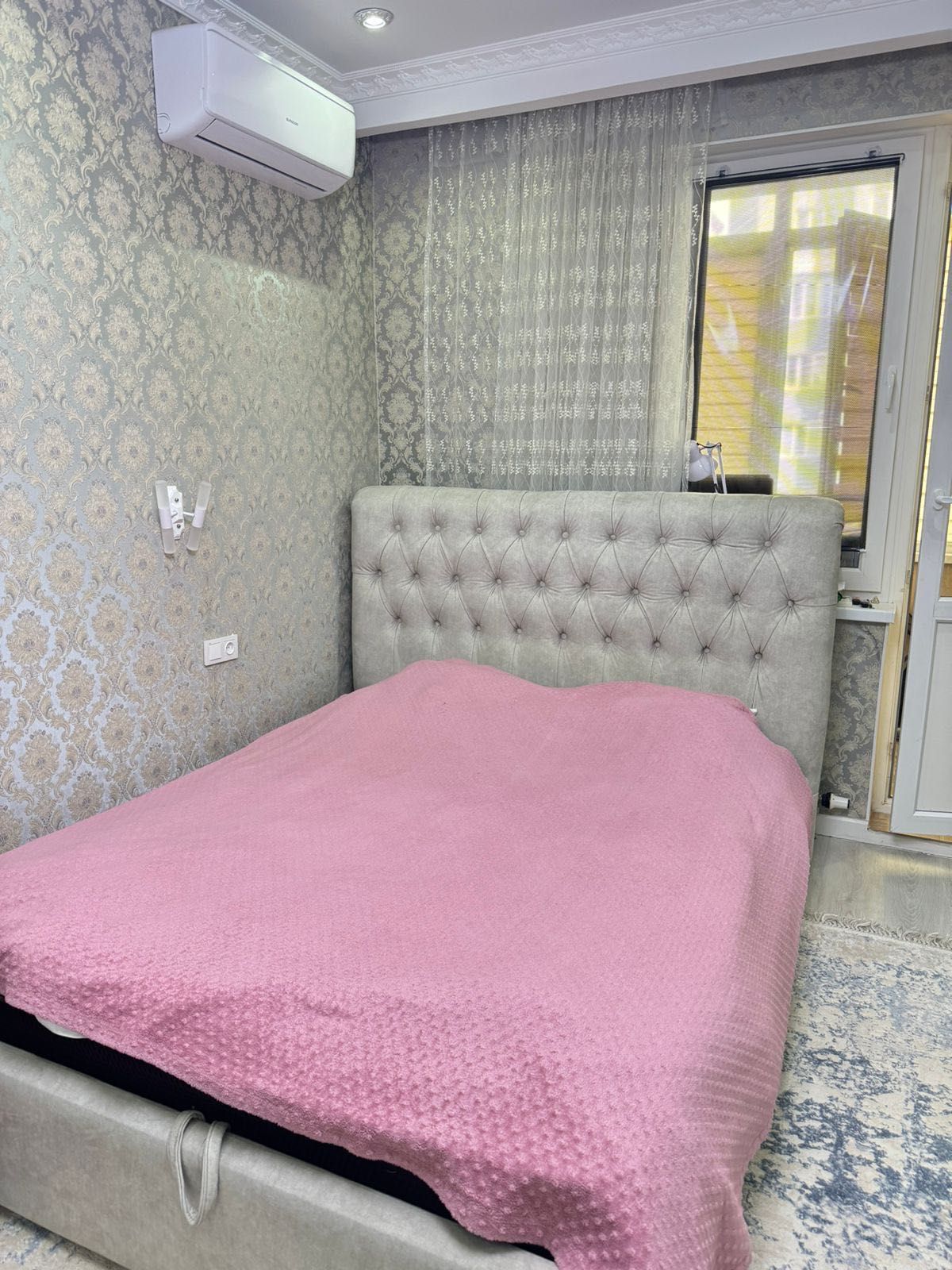 Кровать с Матрасом и Шкаф с тумбочкой