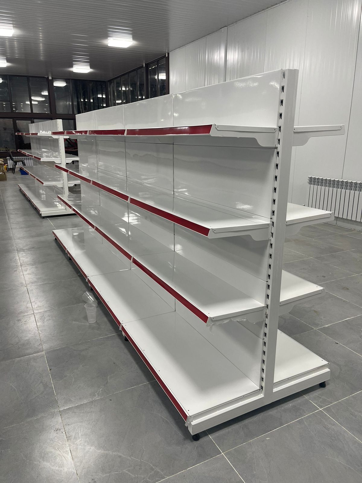 Стеллаж металлические полки для магазина витрины прилавки