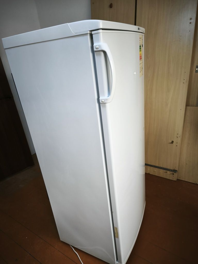 Продам морозильную камеру