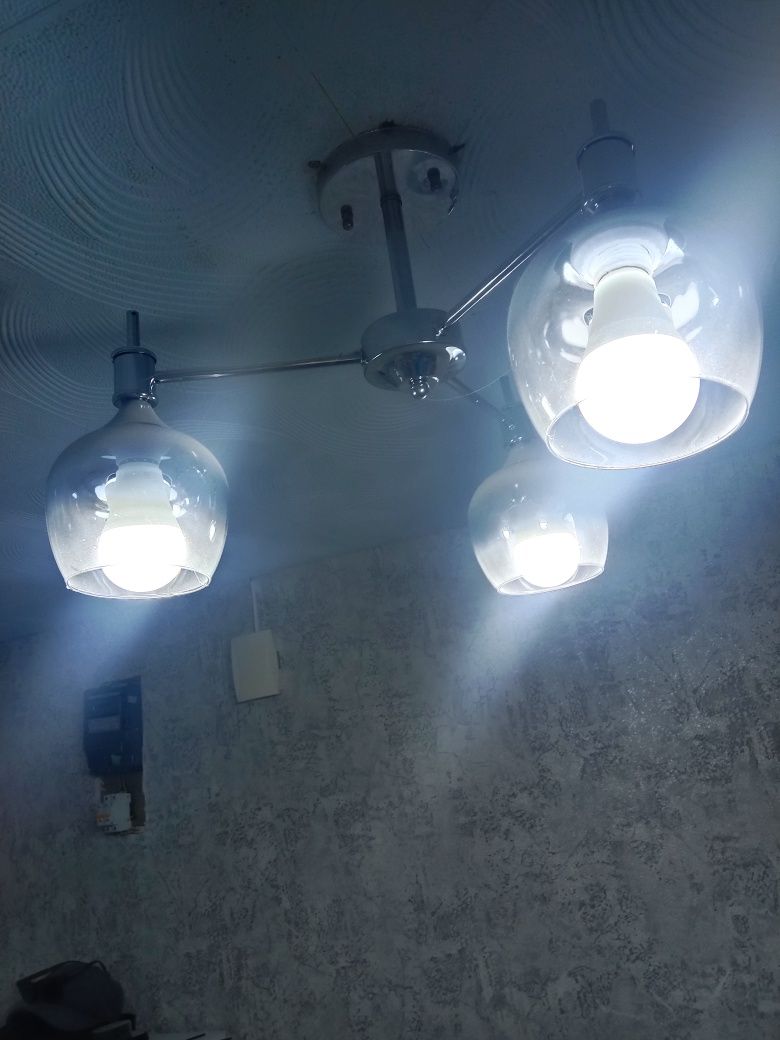 Продам люстру новую дешево