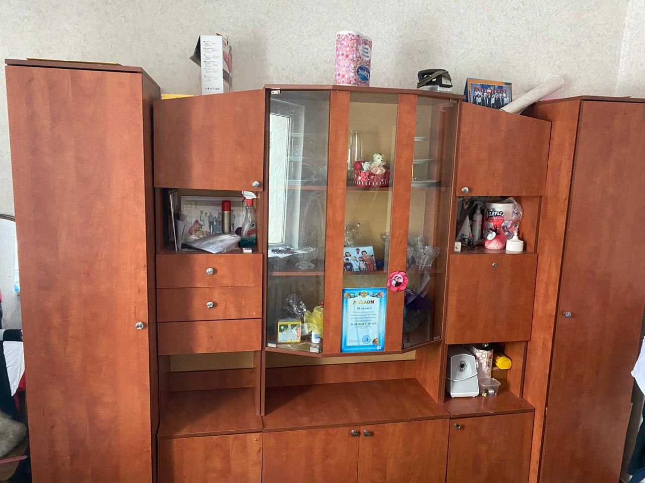 Горка (стенка, шкаф) в хорошем состоянии