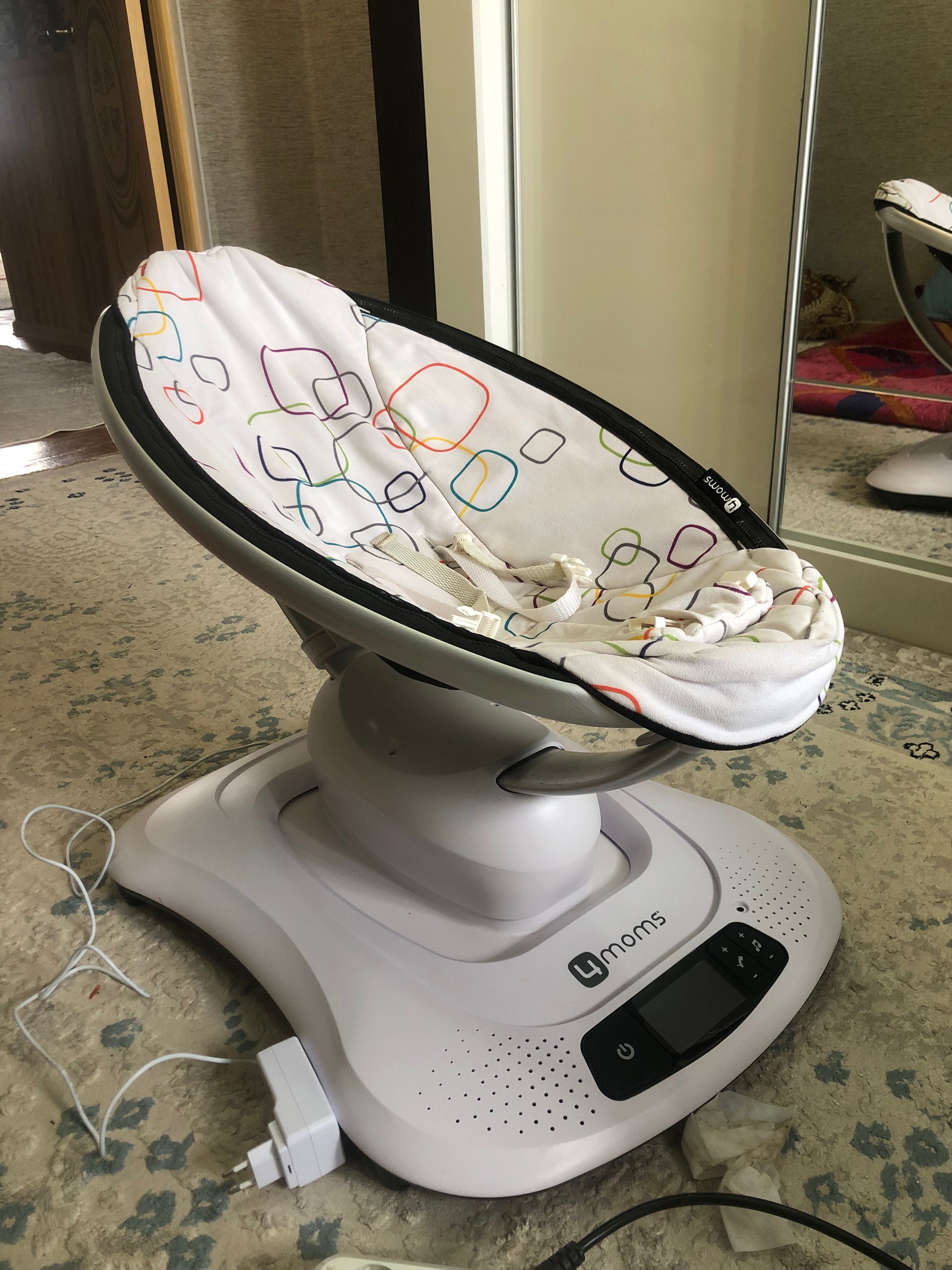 Колыбель 4moms и телевизор LG