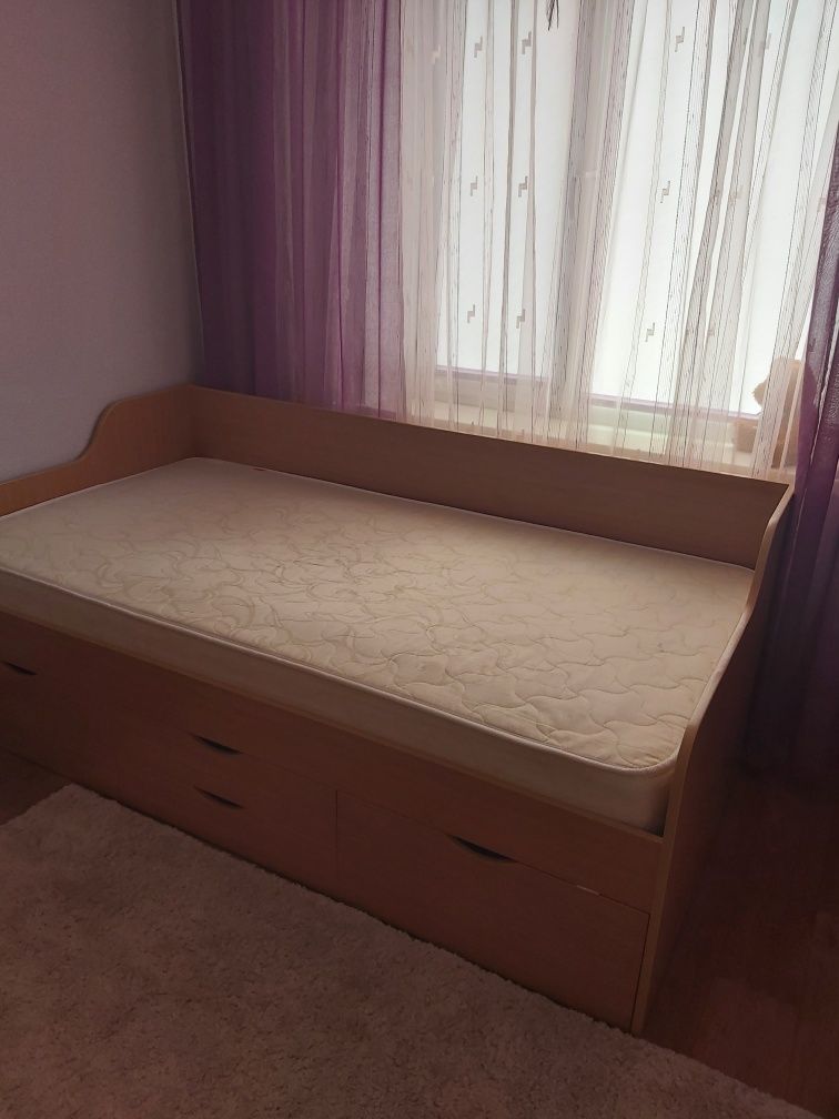 Продам кровать с матрасом