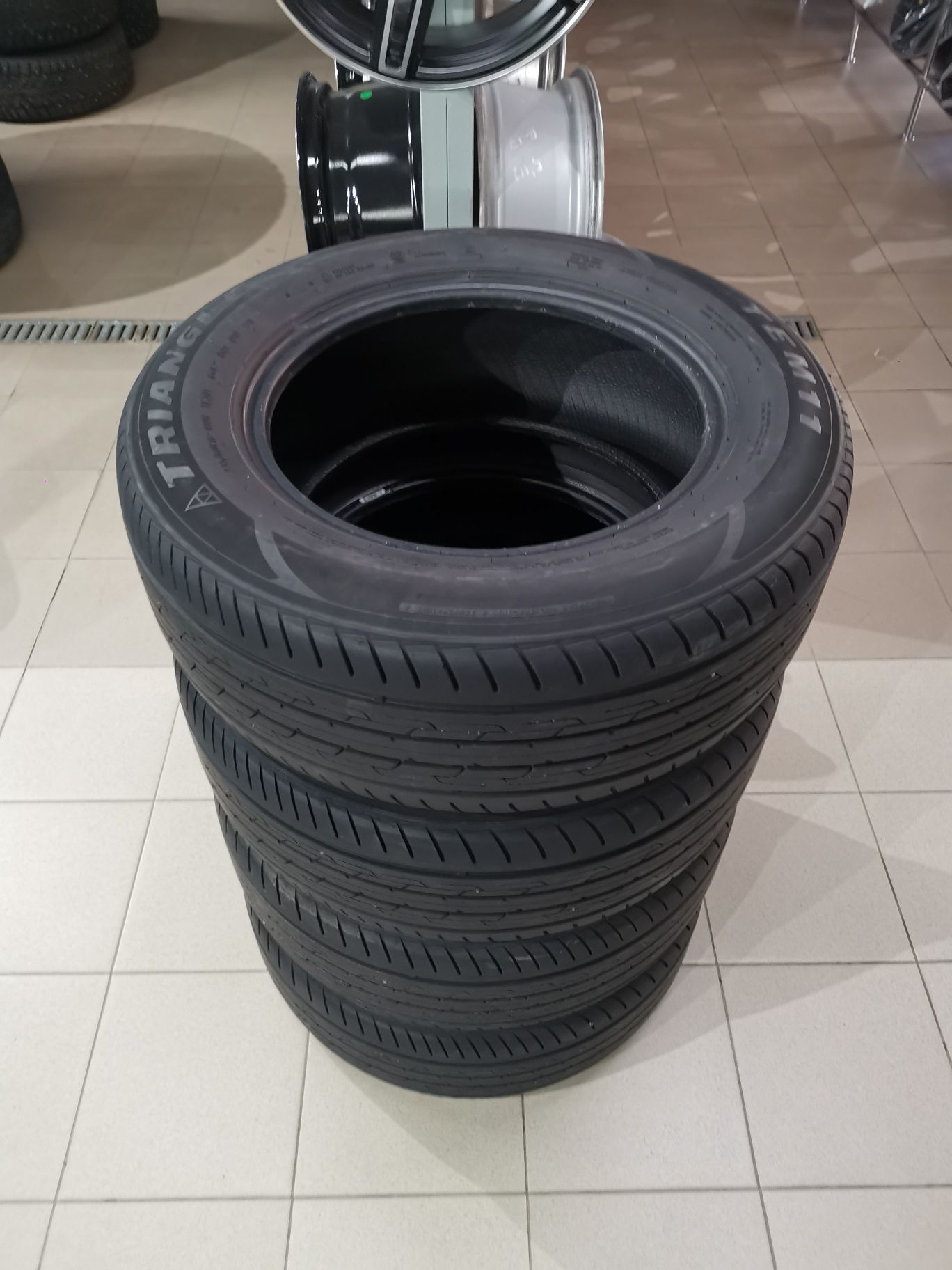 Продам Шины 235/60/R16. Триангл. В отличном состоянии