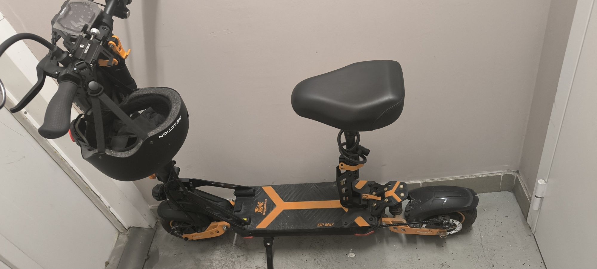 Продам электросамокат KugooKirin G2MAX.