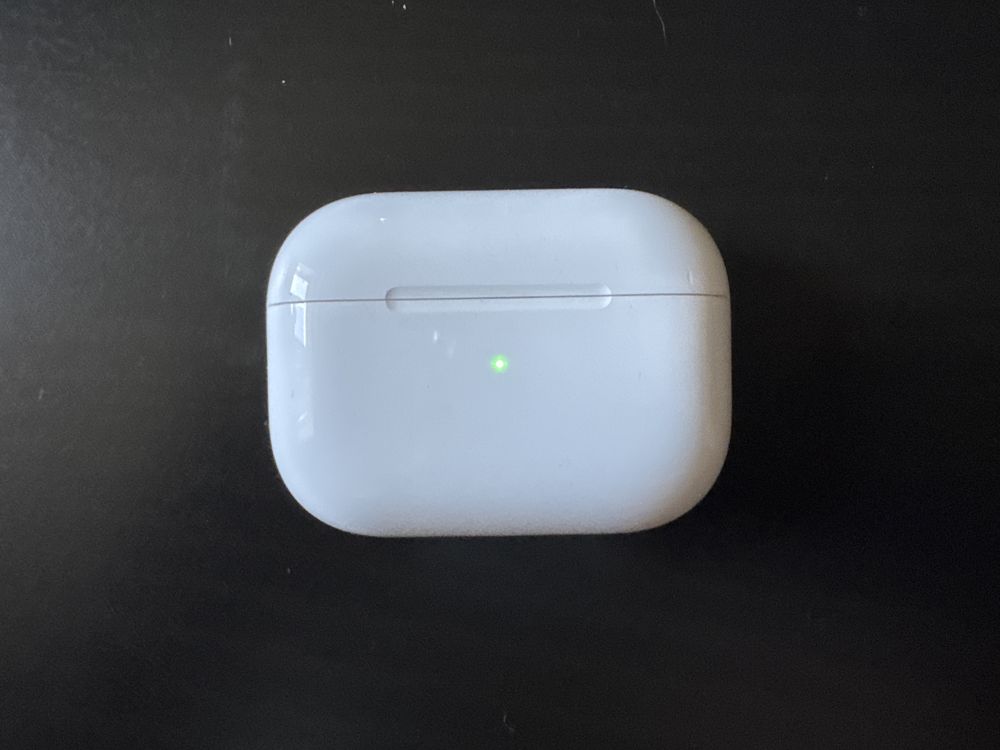 Кейс оригинал от AirPods Pro с поддержкой MagSafe + Ligthning шнур
