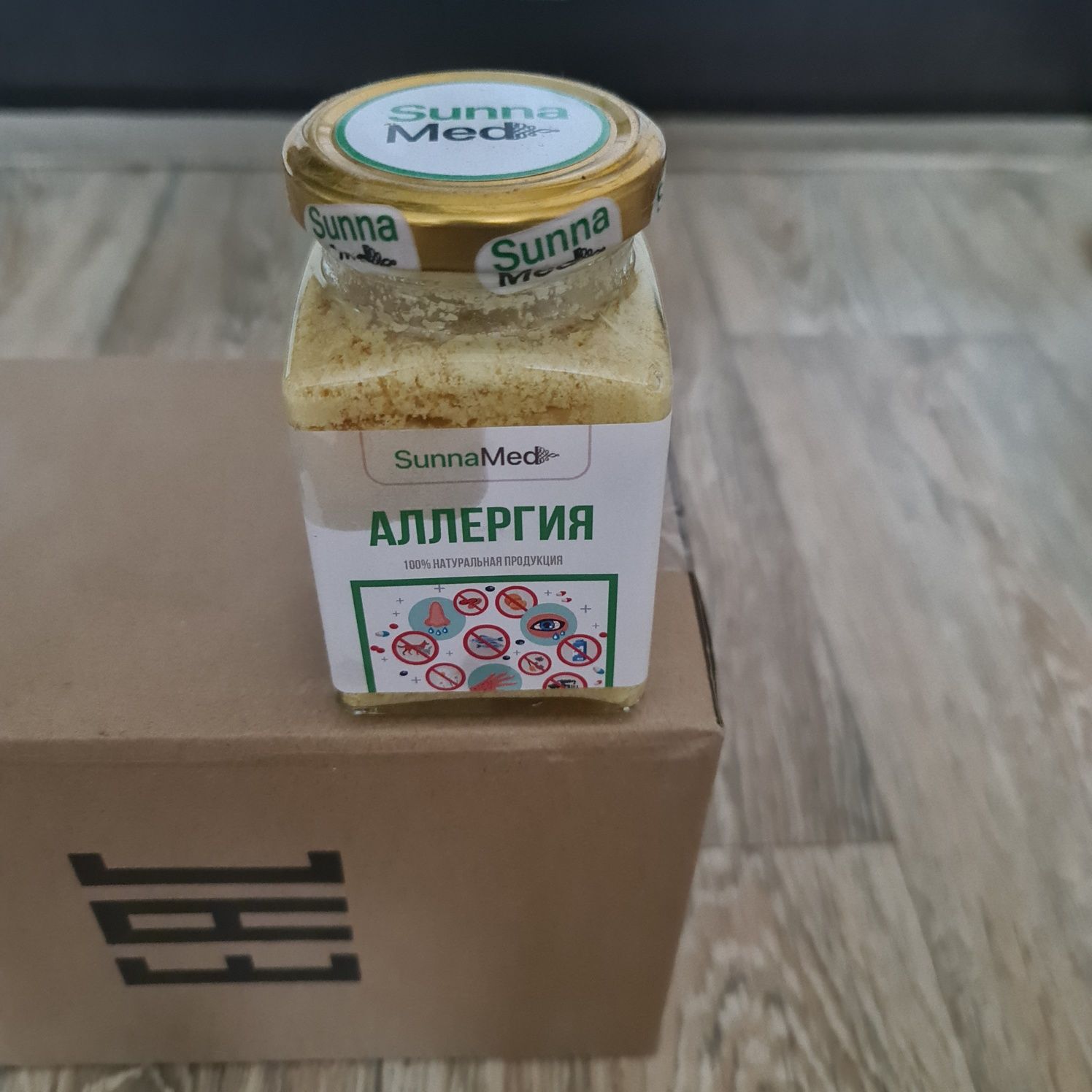 Натуральный продукт из травы и меда