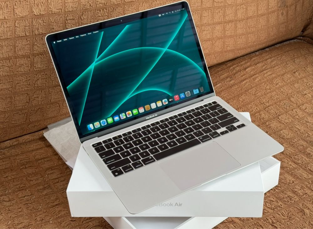 Apple MacBook Air 13.3 M1 2023 EAC Silver/8GB OZU/SSD256GB/идеал