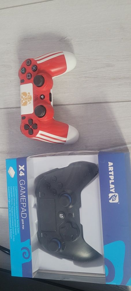 Продам ps4 с играми и джойстиками