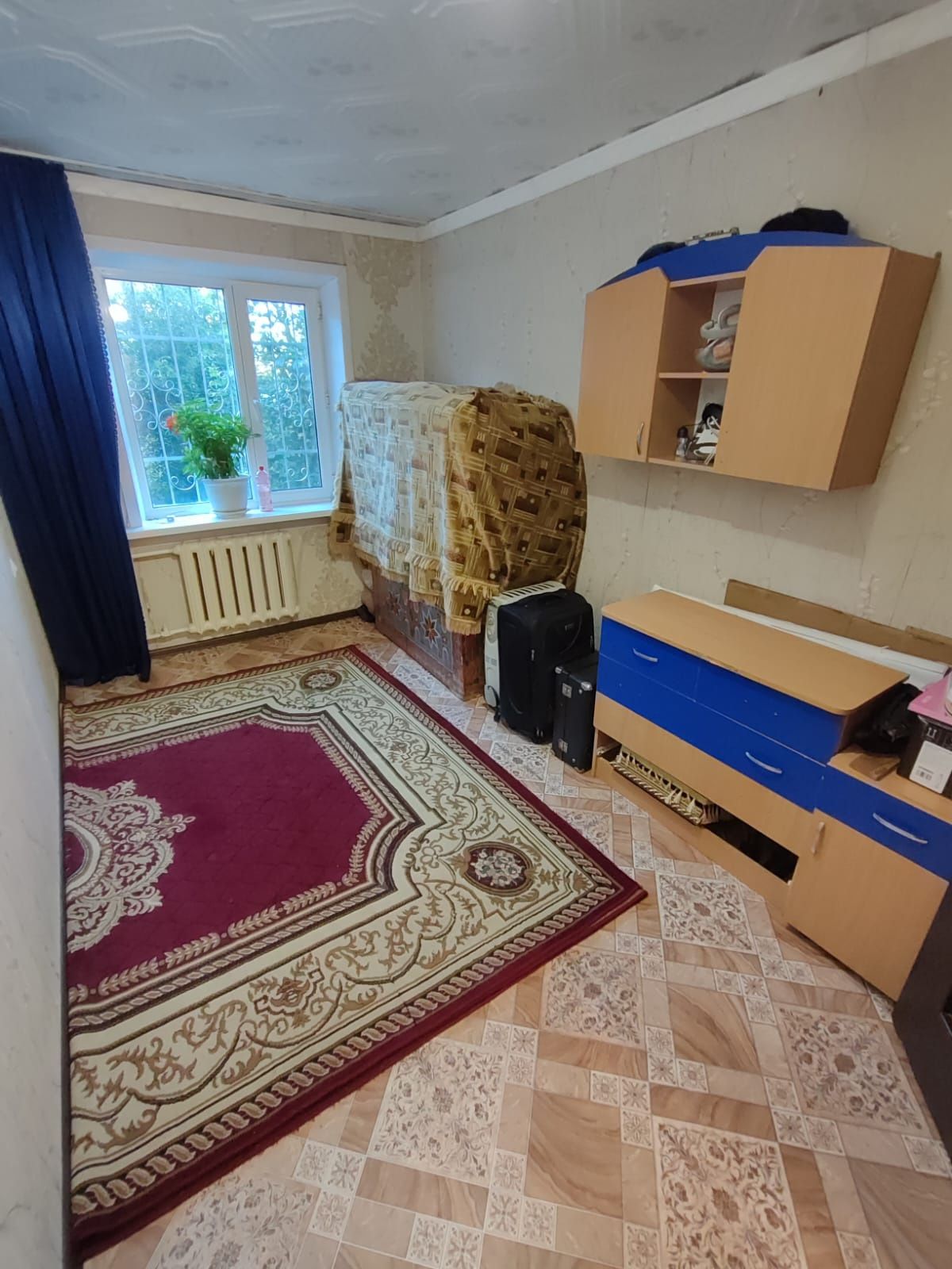 Продам 3 х комн . 4-33, 1 этаж.
