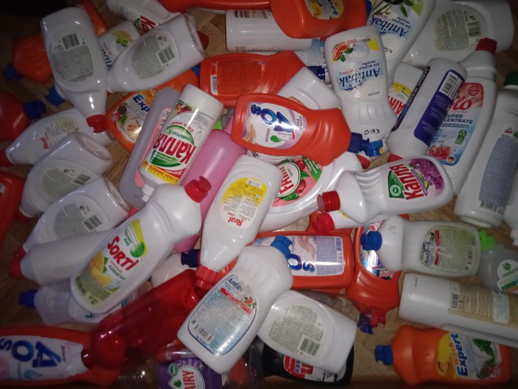 ПРОДАМ пустые БУТЫЛКИ-БАНОЧКИ-флаконы из-под моющих средств ! Чистые !