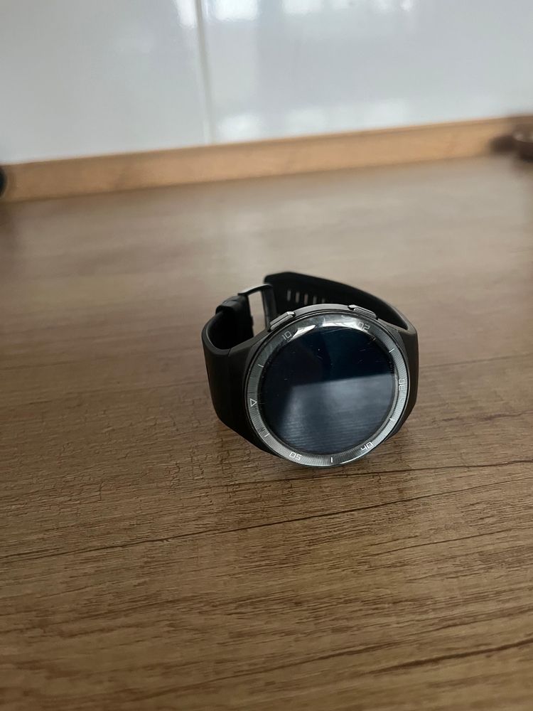 смарт часы Huawei watch GT2e в рабочем, хорошем состоянии
