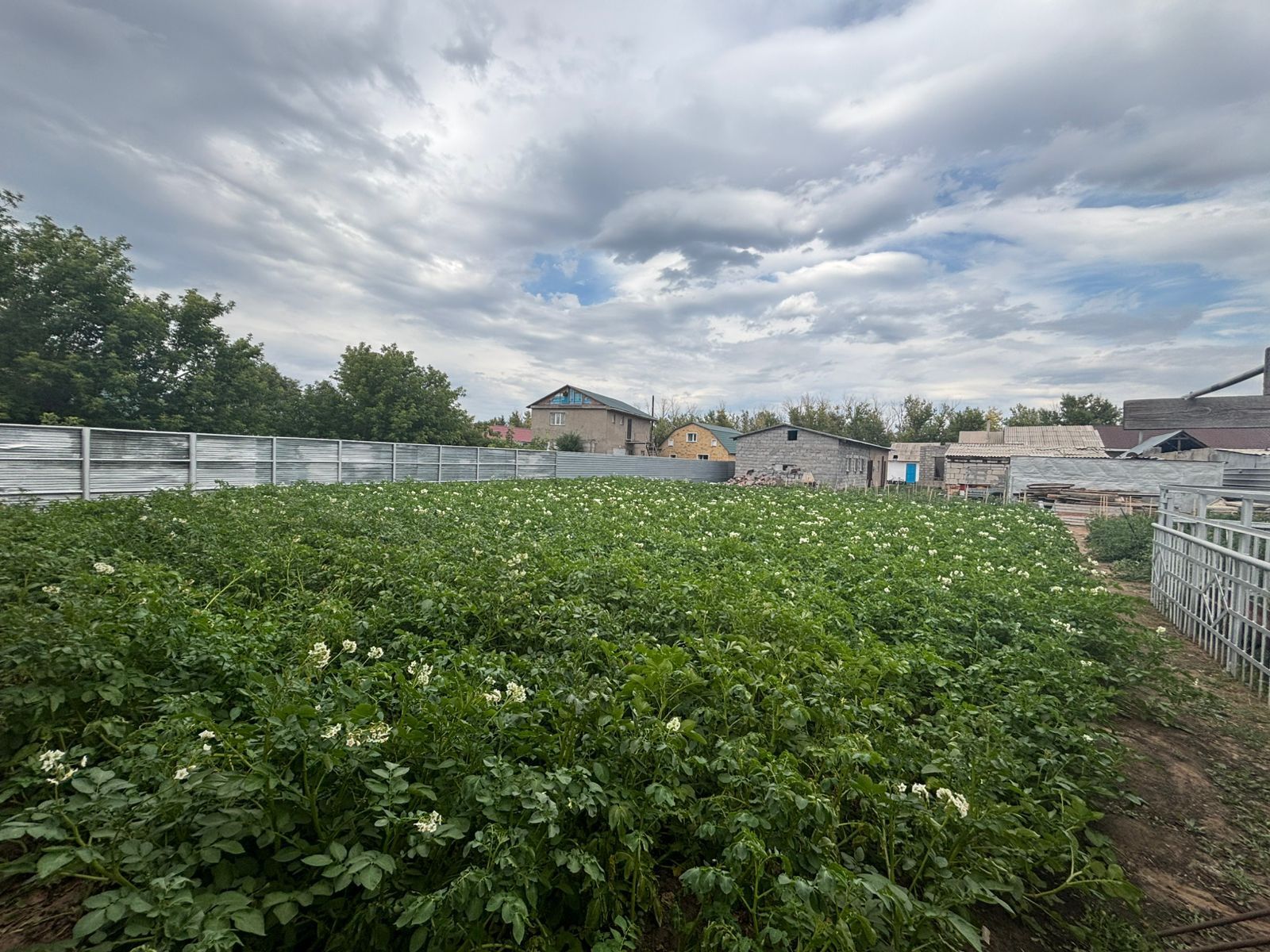 Продам квартиру в 2-х квартирном доме.