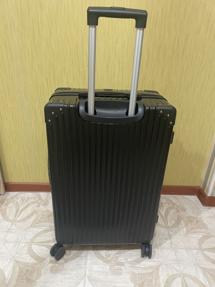 Продам чемодан подушка в подарок