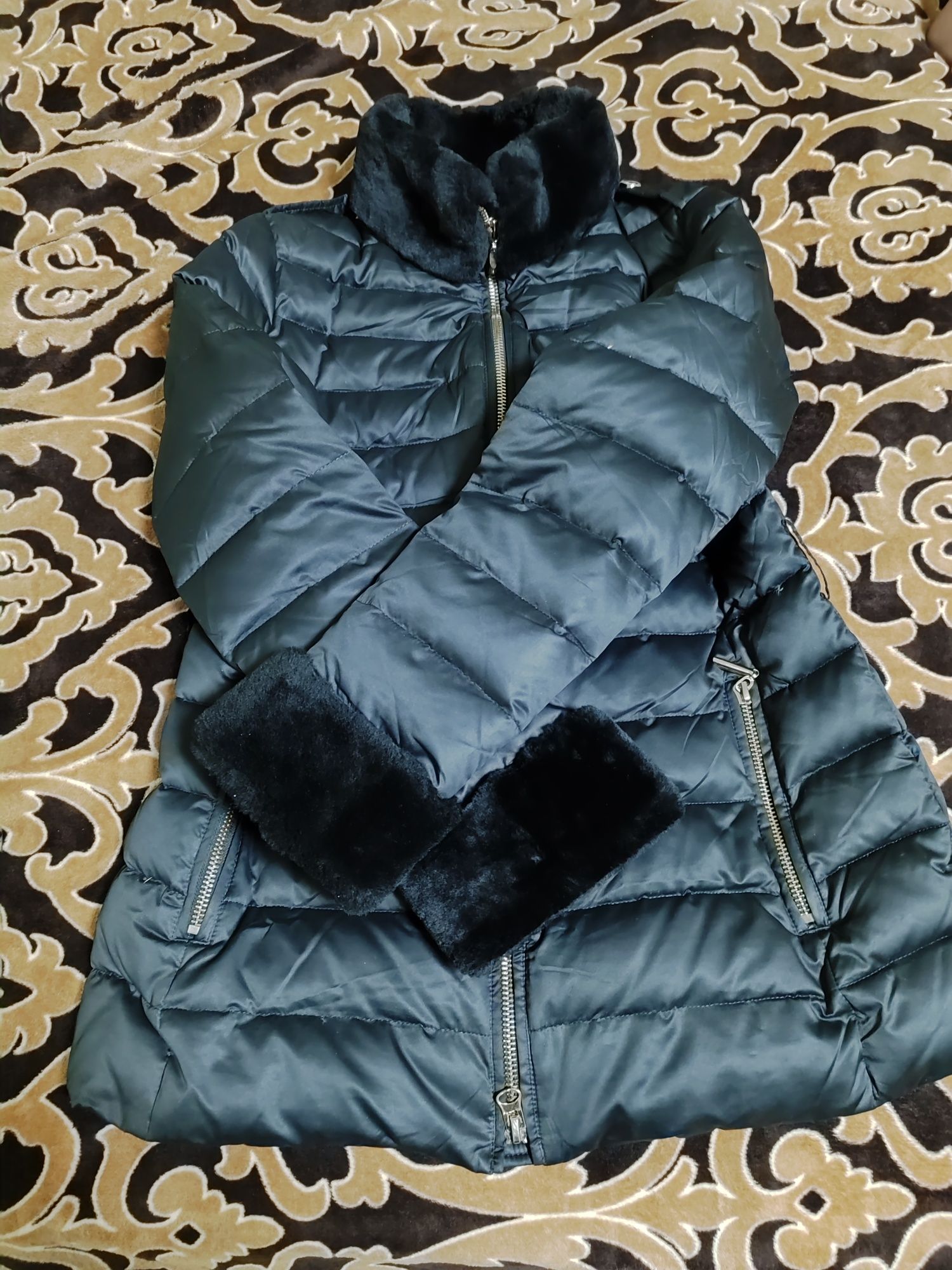Продам женскую куртку