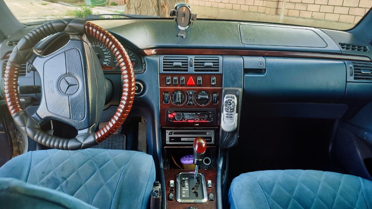 Mercedes-Benz w210