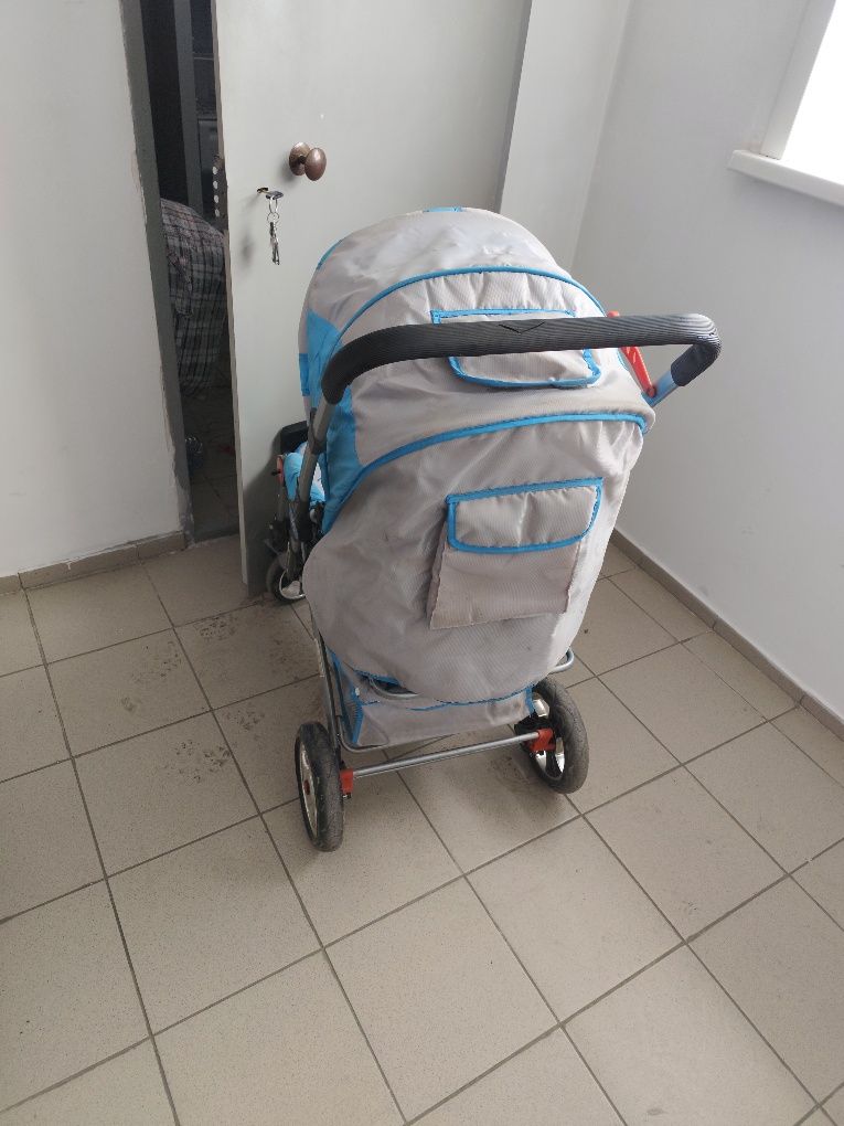 Продам коляску универсальную.