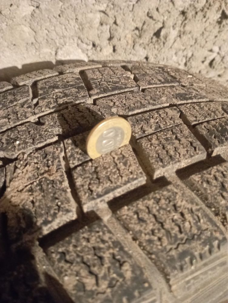 Продам зимний комплект шин с дисками DUNLOP 205/55R16