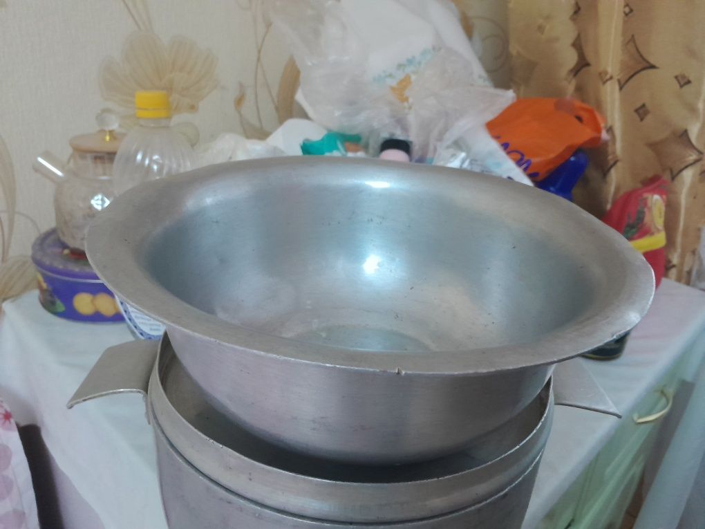 Продам кастрюлю ,