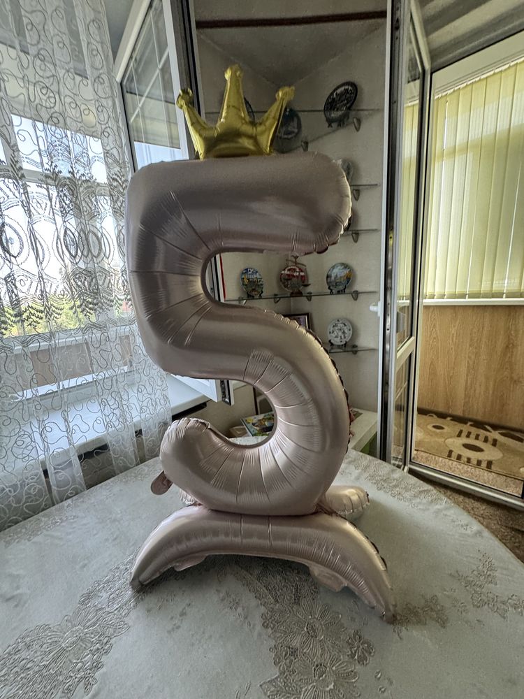 Цифра пять и воздушный шар