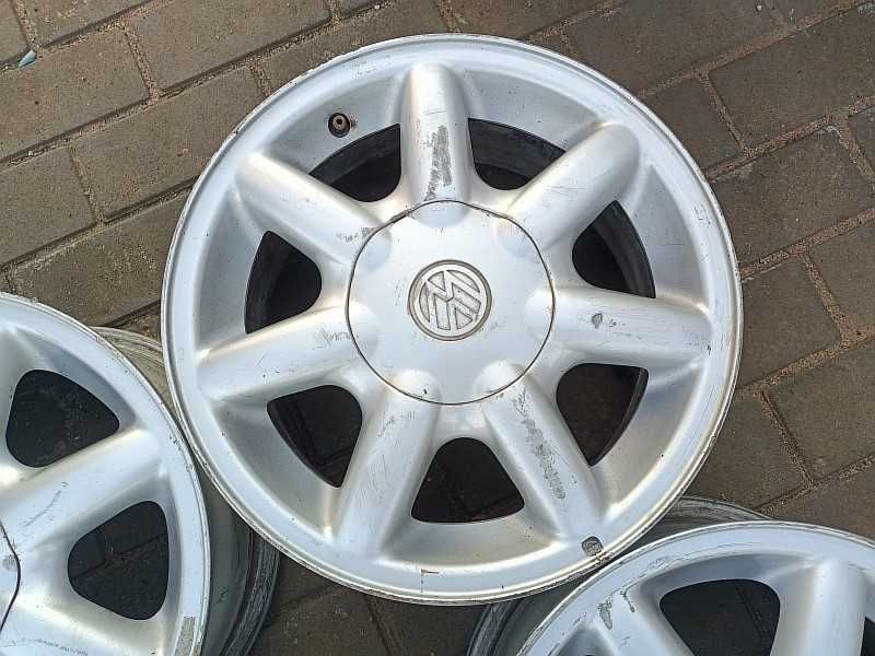 Продам оригинальные диски на Volkswagen Golf