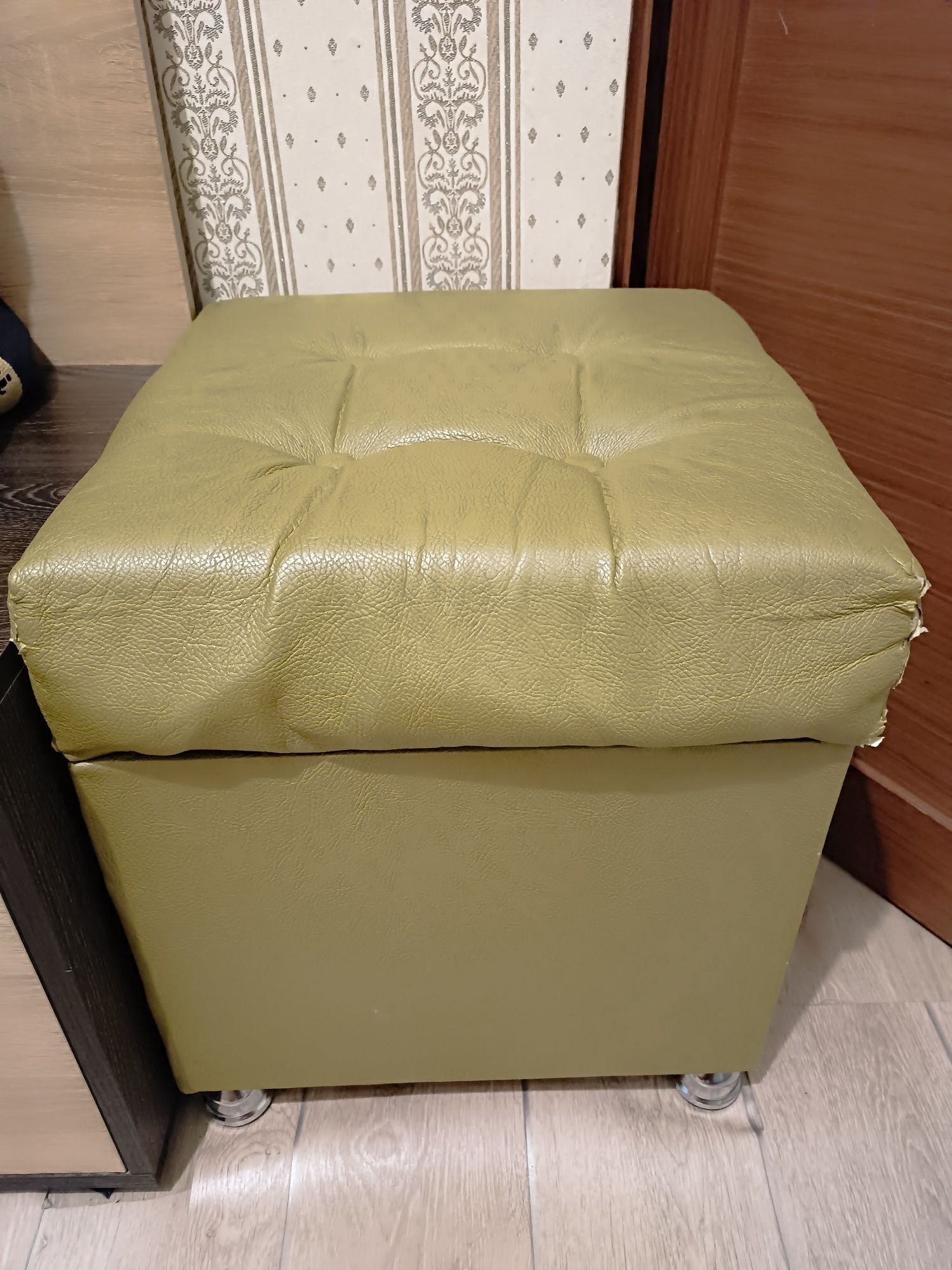 Продам шкаф в прихожей в хорошем состоянии