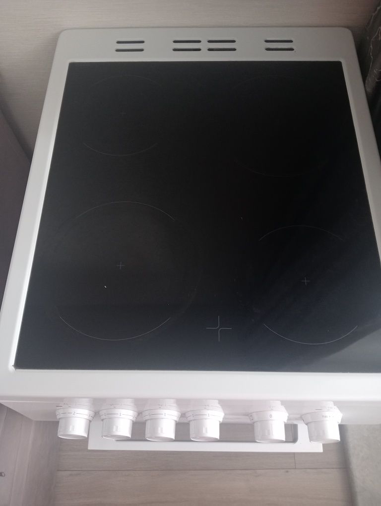 Продам стеклокерамическую плиту фирмы Beko