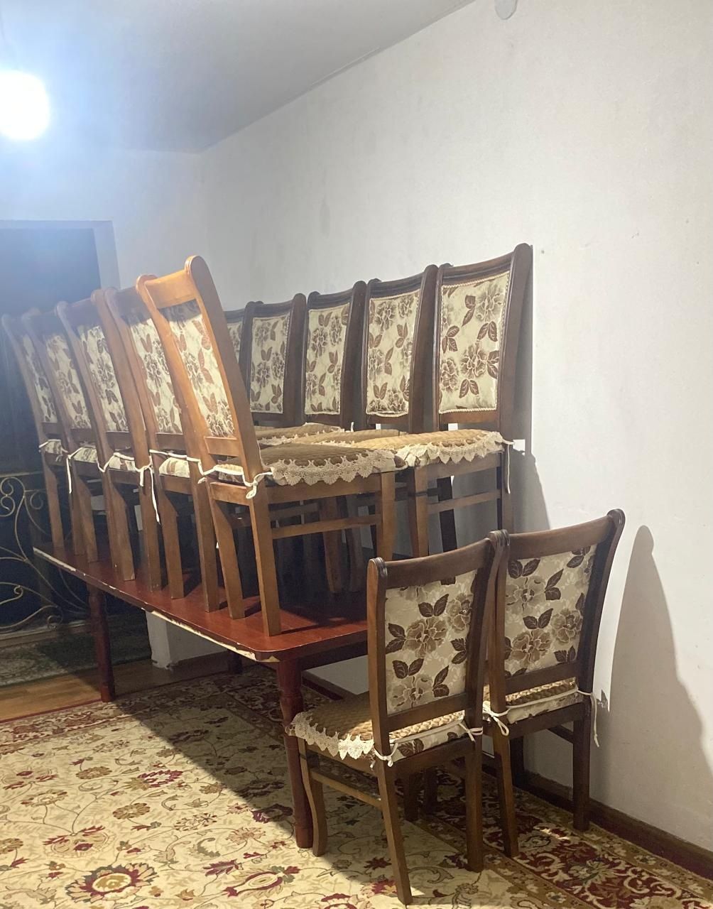 Стол сатылады орындықтарымен